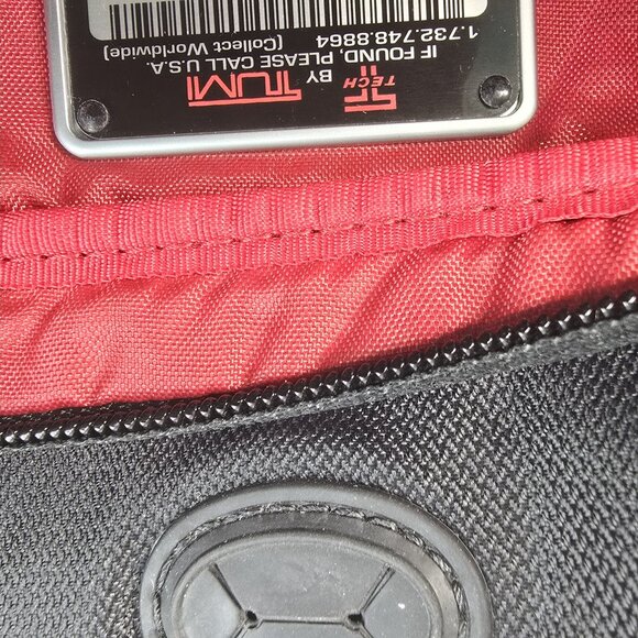 TUMI T-Tech Small crossbody bag with a VERY adjustable strap - Picture 7 of 9
